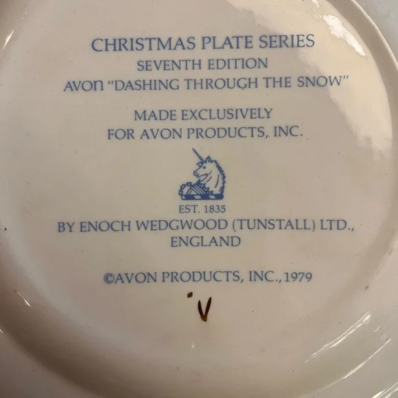 Wedgwood Holiday Scene Plate Set in Blue and Cream - Picture 9 of 13